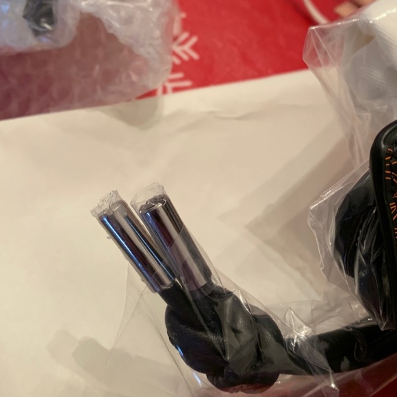 UNISEX🔥Authentic MCM Leather VISETOS logo print phone/card lanyard /Cros… - Picture 5 of 14